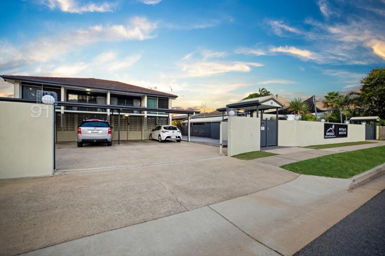 Townsville Holiday Apartments Dış mekan fotoğraf